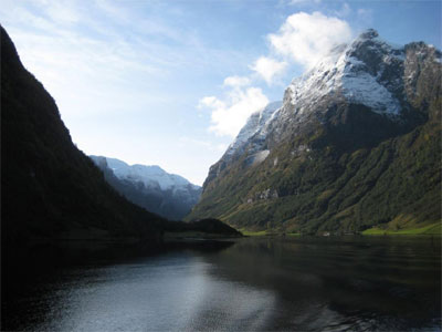Nærøyfjord (letteralmente il fiordo stretto), in Norvegia.