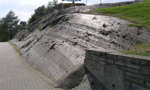 Striations (rows of long narrow scratches) on sculpted and polished bedrock.  Sudbury, Ontario, Canada. © Abigail Burt